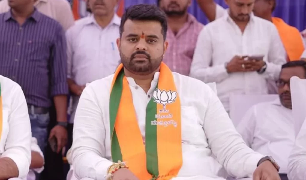सेक्स स्कैंडल मामला: प्रज्वल रेवन्ना JDS से निलंबित, कोर कमेटी की बैठक में फैसला, यहाँ जानें क्या है पूरा मामला
