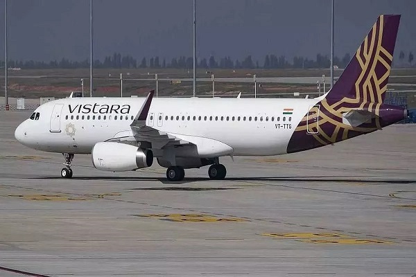 विस्तारा की 100 से ज्यादा फ्लाइट कैंसिल, MoCA ने एयरलाइन कंपनी से मांगी रिपोर्ट