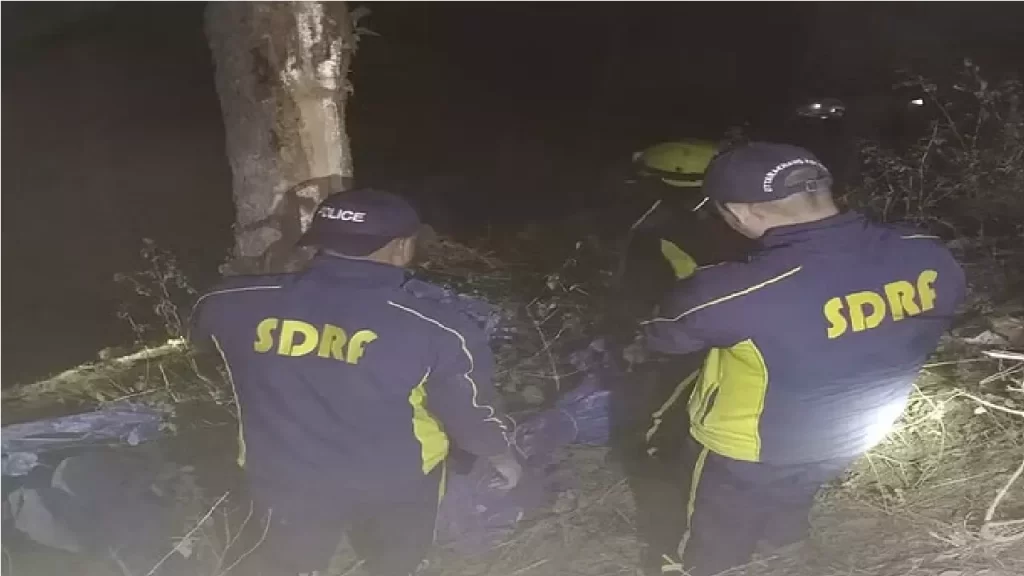 उत्तराखंड में भीषण सड़क हादसा, खाई में कार गिरने से 8 लोगों की मौत
