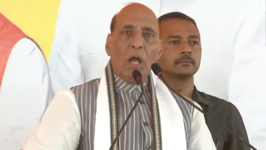 झामुमो के नेतृत्व वाला गठबंधन गले तक भ्रष्टाचार में डूबा है और लोगों का शोषण कर रहा है: राजनाथ सिंह