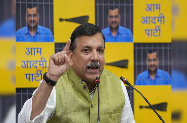 आप ने स्वीकारी स्वाति मालीवाल के साथ बदसलूकी की बात, सख्त कार्रवाई का दिया आश्वासन