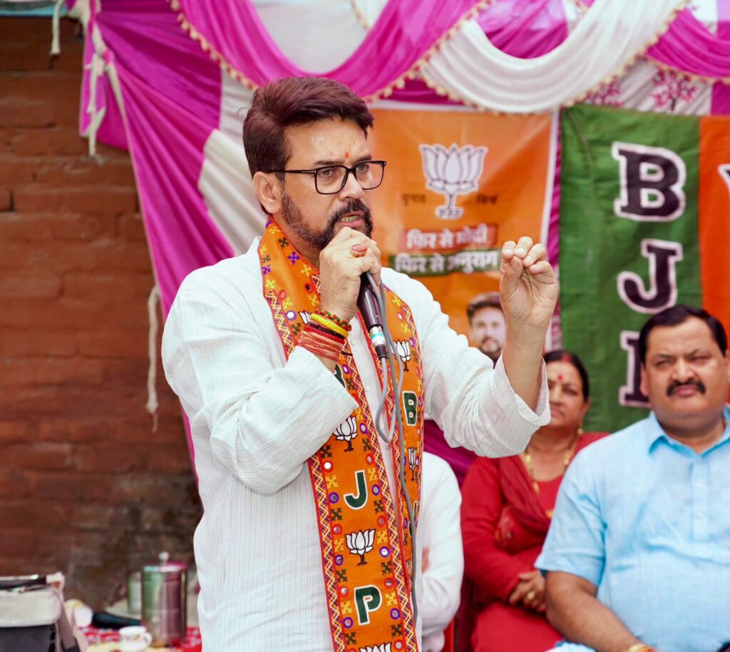 शीशमहल में केजरीवाल के सामने महिला सांसद पर लात-घूँसे पर इंडी अलायंस की चुप्पी शर्मनाक: अनुराग ठाकुर