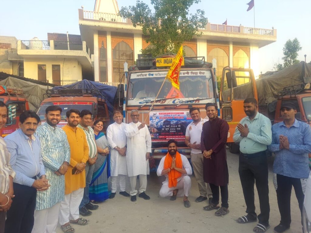 सत्य पाल जैन एवं देवेश मोदगिल ने केदार नाथ भण्डारे के लिये ट्रक रवाना किये