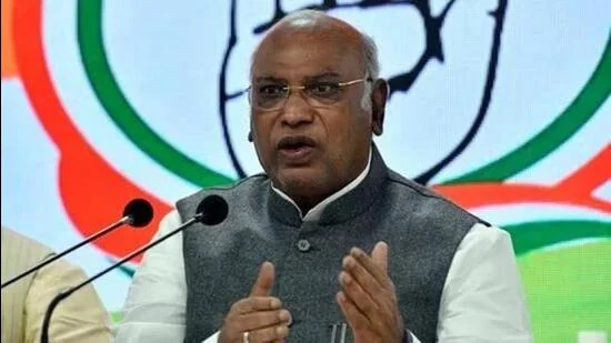 श्रमिकों को न्याय दिलाने के लिए खड़गे ने याद दिलाई कांग्रेस की पांच गारंटी, लिखा- हमारी सरकार बनने के बाद
