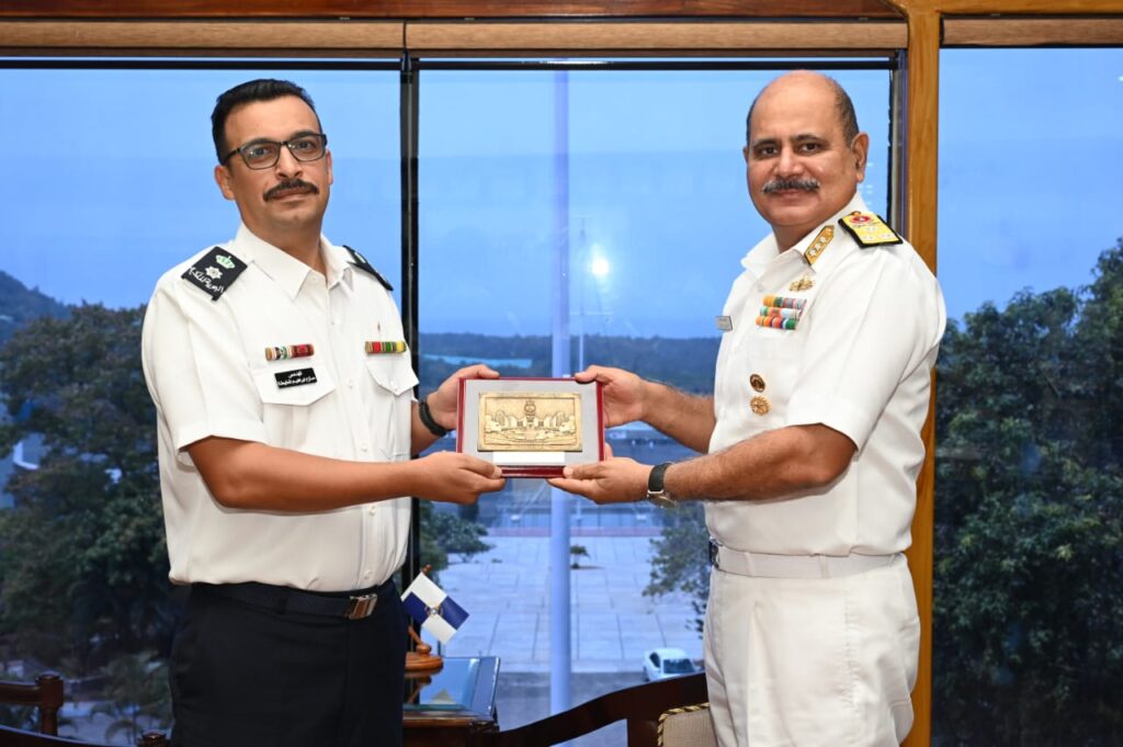 जॉर्डन सशस्त्र बल प्रशिक्षण प्रतिनिधिमंडल की दक्षिणी नौसेना कमान और भारतीय नौसेना अकादमी की पहली यात्रा