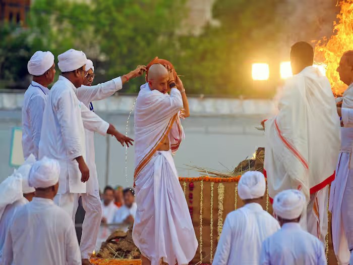 गुरुवार को हुआ माधवी राजे सिंधिया का अंतिम संस्कार, ज्योतिरादित्य सिंधिया ने नम आंखों से मां को दी विदाई