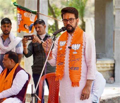 सेना के जवान और हमारी सरहदें मोदी राज में सुरक्षित: अनुराग