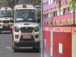 दिल्ली विश्वविद्यालय कैंपस में लगे 25 मई की वोटिंग के बहिष्कार के पोस्टर, दो पर दर्ज हुए एफआईआर