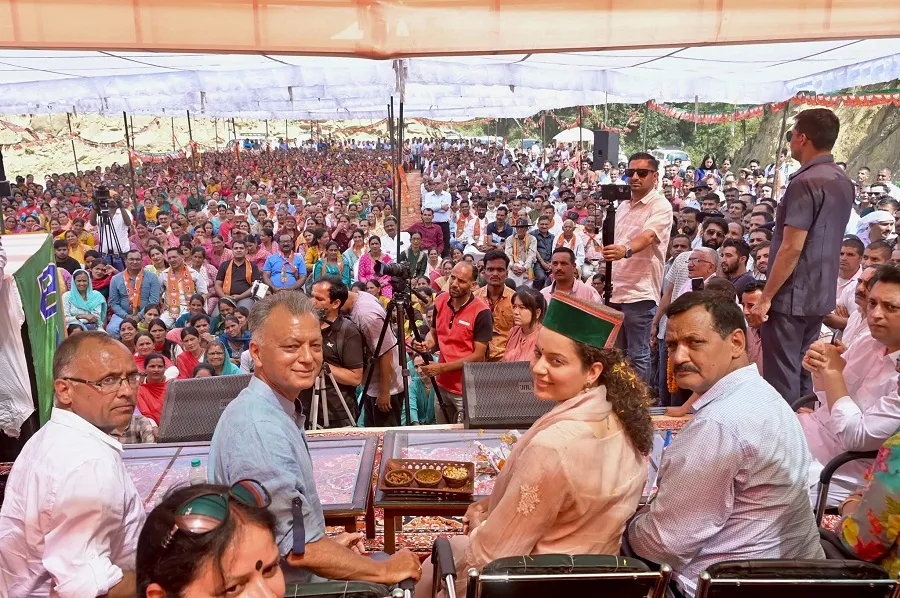 चार जून से कांग्रेस नेता व इंडी गठबंधन के लोग एक दूसरे के कपड़े फाड़ना शुरू कर देंगे: कंगना रनौत