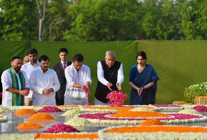 चौधरी चरण सिंह के आदर्शों को आचरण में उतरना ही उनके प्रति सच्ची श्रद्धांजलि होगी – उपराष्ट्रपति