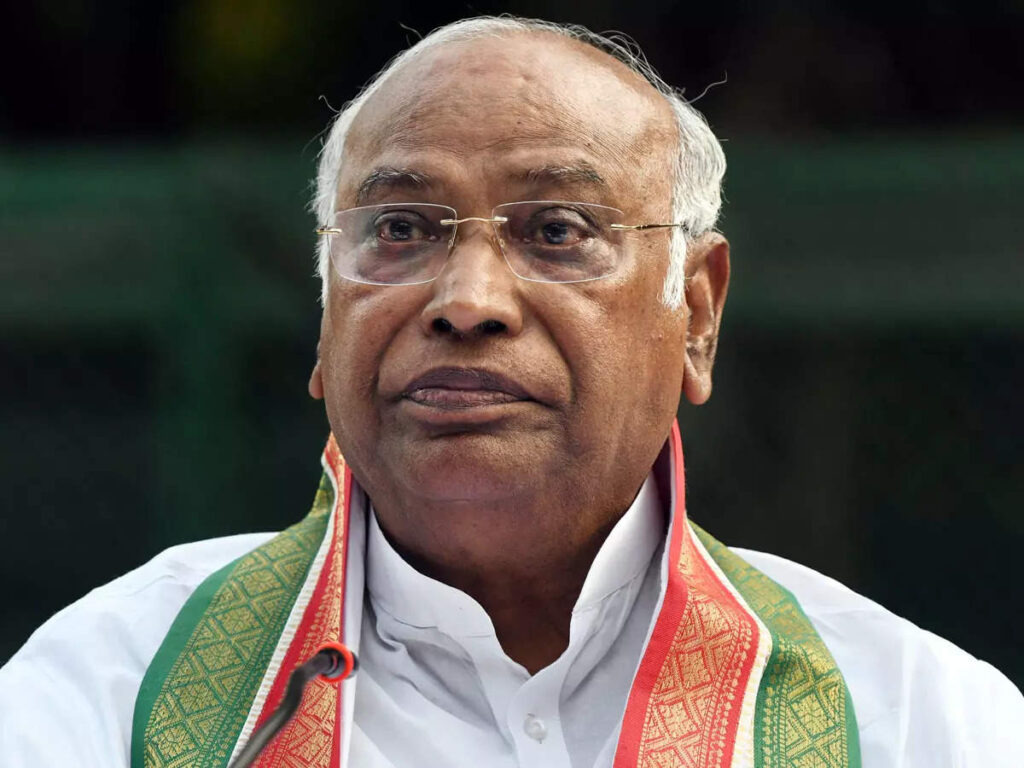 गांधी पर पीएम मोदी के बयान की कांग्रेस के राष्ट्रीय अध्यक्ष खरगे ने की आलोचना, कहा- पढ़े होते तो
