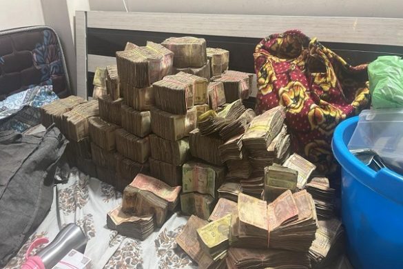 झारखंड के बाद अब MP में मिला ‘नोटों का पहाड़’, इतना कैश देख पुलिस भी रह गई हैरान