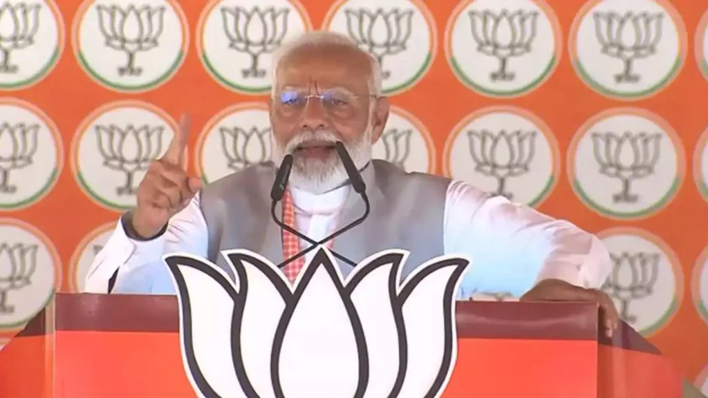 ‘पाकिस्तान में मांगी जा रही सपा-कांग्रेस के लिए दुआ’- पीएम मोदी