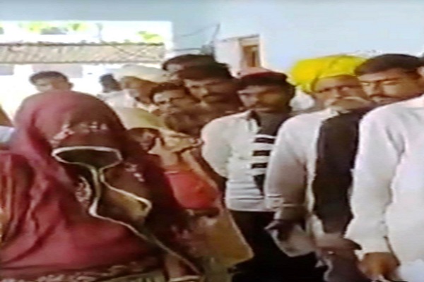 अजमेर लोकसभा सीट के एक बूथ पर चल रहा पुनर्मतदान