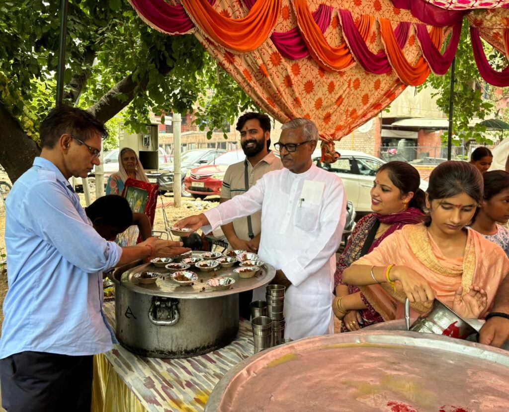हरि सिमरन सेवा समिति ने छबील लगाई