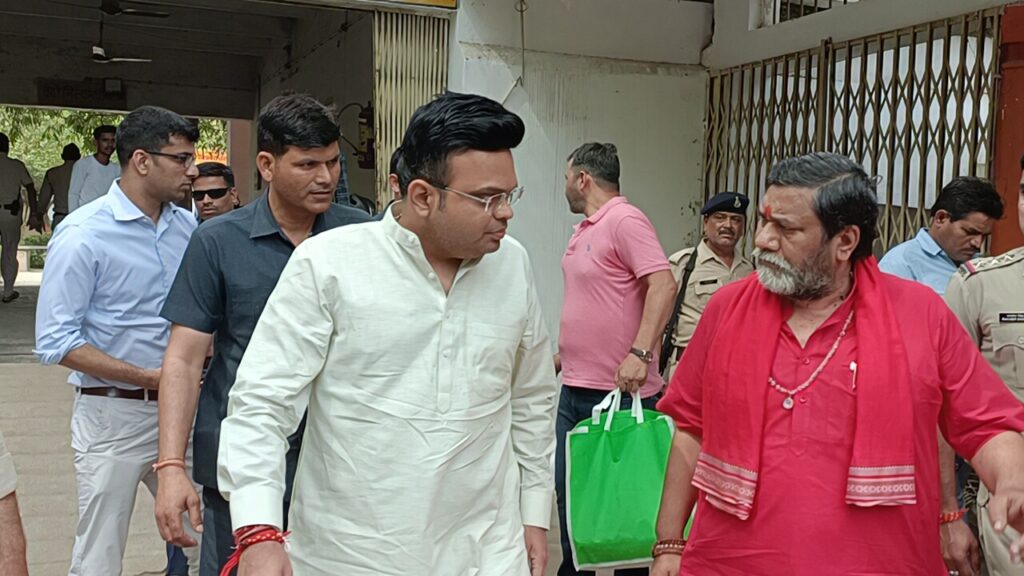 केंद्रीय गृहमंत्री अमित शाह के पुत्र जय शाह पहुंचे दतिया, मां पीतांबरा पीठ मंदिर में की पूजा अर्चना