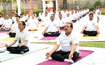 प्रधानमंत्री कार्यालय ने 10वां अंतर्राष्ट्रीय योग दिवस मनाया
