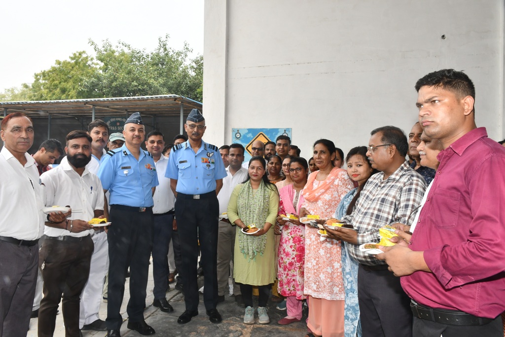 13 बेस रिपेयर डिपो (बीआरडी), पालम में रखरखाव कमान के एओसी-इन-सी का दौरा
