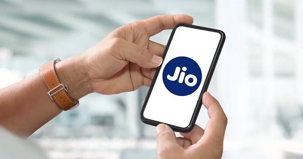 जियो यूजर्स को झटका- रिचार्ज हुए महंगे, 3 जुलाई से पहले रिचार्ज करा लेंगे तो हो जाएगा 25% का फायदा