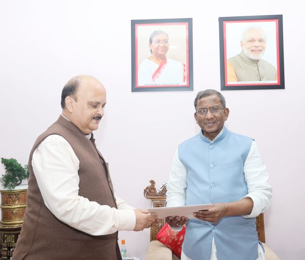 सिक्किम: राज्यपाल लक्ष्मण प्रसाद आचार्य ने नए मंत्रिमंडलीय विभागों को दी मंजूरी