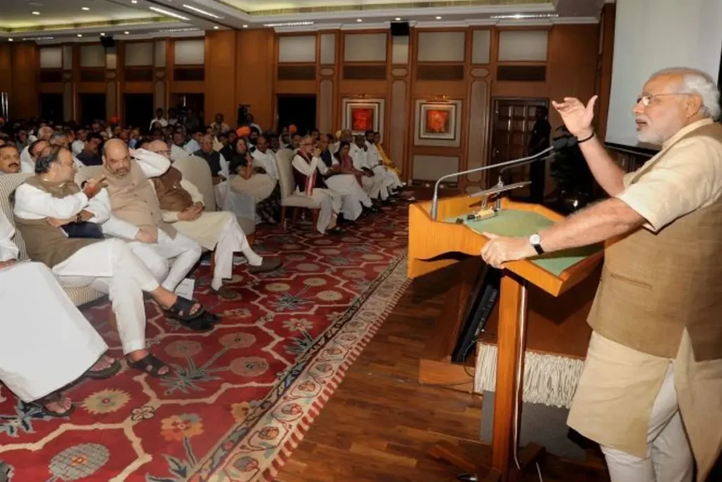 पीएम आवास पर चाय पार्टी में शामिल हुए ये नेता