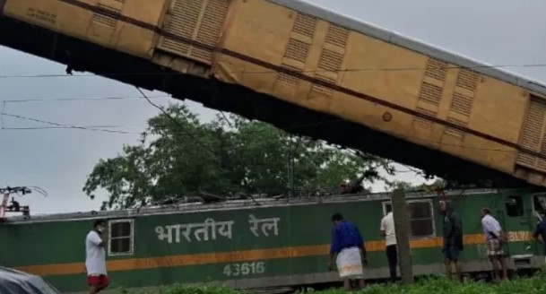 प्रधानमंत्री मोदी ने पश्चिम बंगाल में रेल दुर्घटना में हुए जान-माल के नुकसान पर शोक व्यक्त किया