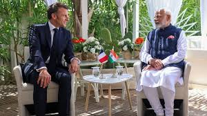 जी-7 शिखर सम्मेलन में प्रधानमंत्री नरेन्द्र मोदी ने फ्रांस के राष्ट्रपति से की मुलाकात