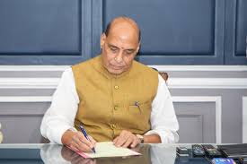 “पहले से अधिक सुरक्षित, आत्मनिर्भर और समृद्ध राष्ट्र की स्थापना के लिए नए सिरे से जोर दिया जाएगा”: राजनाथ सिंह