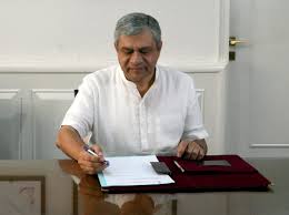 मोदी कैबिनेट 3.0 में सूचना-प्रसारण मंत्री बने अश्विनी वैष्णव ने संभाला पदभार