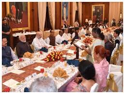 राष्ट्रपति द्रौपदी मुर्मू ने पीएम मोदी और केंद्रीय मंत्रियों के लिए रात्रिभोज का आयोजन, जानें कौन-कौन हुआ शामिल
