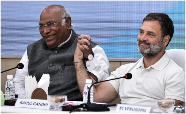 कांग्रेस कार्य समिति की बैठक शुरू, वायनाड या रायबरेली..कौन सी सीट संभालेंगे राहुल गांधी?