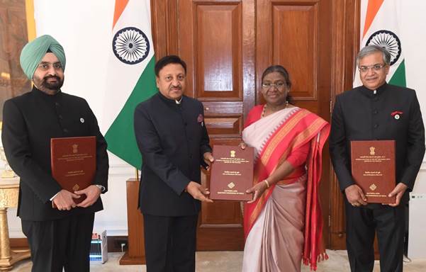 भारत निर्वाचन आयोग ने 18वीं लोकसभा के लिए नवनिर्वाचित सदस्यों की सूची राष्ट्रपति को सौंपी