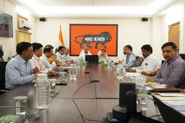 जीतन राम मांझी ने खादी एवं ग्रामोद्योग आयोग (केवीआईसी) द्वारा संचालित योजनाओं/कार्यक्रमों के प्रदर्शन की समीक्षा की