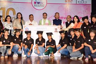 जयंत चौधरी ने ब्यूटी एंड वेलनेस एसएससी द्वारा प्रमाणित 270 उम्मीदवारों से उनके वार्षिक दीक्षांत समारोह के दौरान की मुलाकात