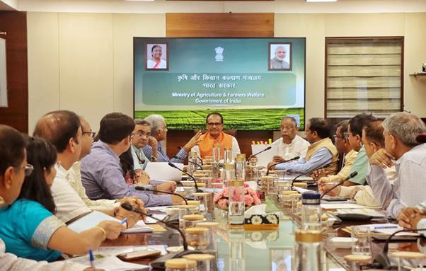 केन्द्रीय कृषि एवं किसान कल्याण मंत्री शिवराज सिंह चौहान ने आगामी खरीफ सीजन की तैयारियों की समीक्षा की