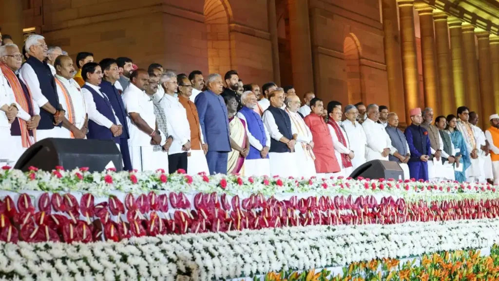 पीएम मोदी के नए मंत्रिमंडल में जानें किस वर्ग के कितने मंत्री हैं शामिल?