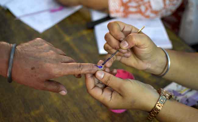 आम चुनाव के सातवें और अंतिम चरण में 8 राज्यों की 57 सीटों पर मतदान जारी