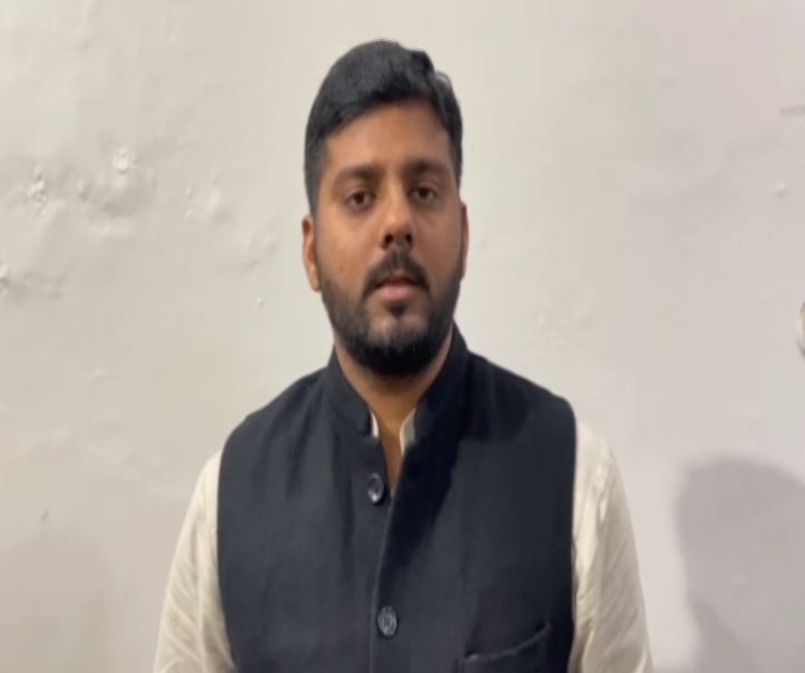 अमरोहा के ज़ुहैब खान ने अपनी कला से बजट 2024 का स्वागत किया: ग्रेफाइट और चारकोल से निर्मला सीतारमण की शानदार चित्रकारी