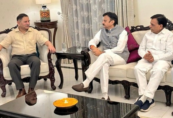 उप-मुख्यमंत्री राजेंद्र शुक्ल ने थल सेना अध्यक्ष जनरल उपेंद्र द्विवेदी से की मुलाकात