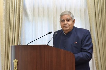 छावनी क्षेत्रों को अन्य नगर पालिकाओं के लिए अनुकरणीय उदाहरण प्रस्तुत करना चाहिए: उपराष्ट्रपति