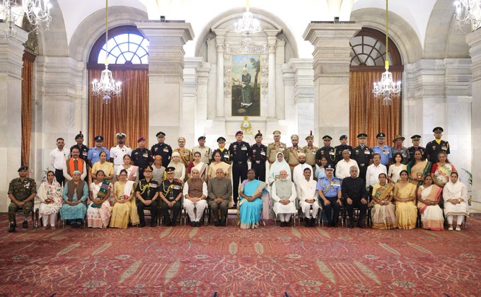 प्रधानमंत्री ने राष्ट्रपति भवन में रक्षा अलंकरण समारोह- 2024 (चरण-1) में लिया भाग