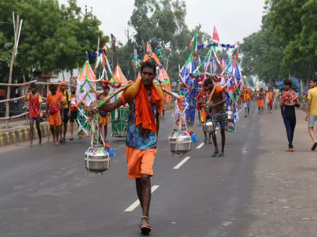 कांवड़ यात्रा 2024: श्रद्धालुओं के उत्साह और सुरक्षा के बीच दिल्ली-मेरठ एक्सप्रेसवे पर ट्रैफिक एडवाइजरी जारी