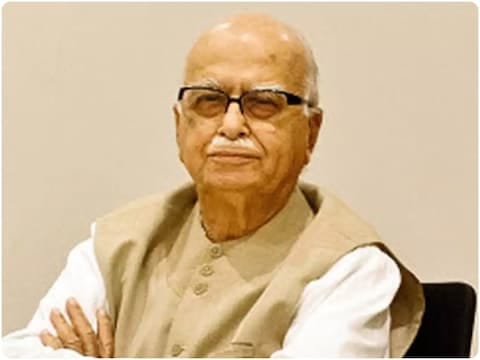 स्वस्थ, प्रसन्न और अपने पृथ्वीराज राज रोड आवास पर आराम कर रहे हैं भाजपा के वरिष्ठ नेता आडवाणी