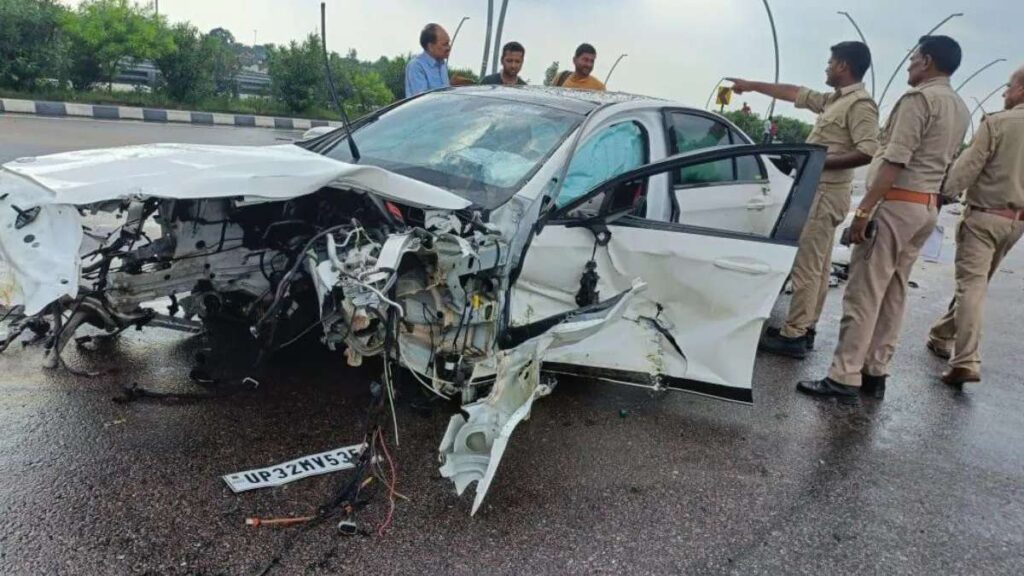 लखनऊ-आगरा एक्सप्रेसवे पर भीषण सड़क हादसा: यूपी कैबिनेट मंत्री नंद गोपाल नंदी के बेटे की मौत, परिवार की हालत गंभीर