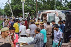 हाथरस मामले में आयोजन समिति से जुड़े 6 लोग गिरफ्तार, मुख्य आरोपी पर एक लाख का रखा इनाम