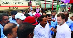 16 घंटे काम करने के लिए मजबूर हैं लोको पायलट्स, जीवन की रेल पटरी से उतर गई- राहुल गांधी
