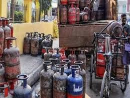 सस्ता हुआ एलपीजी सिलेंडर, 30 रुपये घटी कीमत