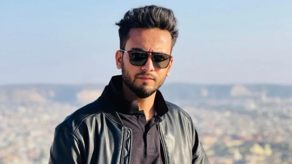 यूट्यूबर एल्विश यादव की मुश्किलें: कोबरा कांड और काशी विश्वनाथ मंदिर में फोटो खींचने का विवाद