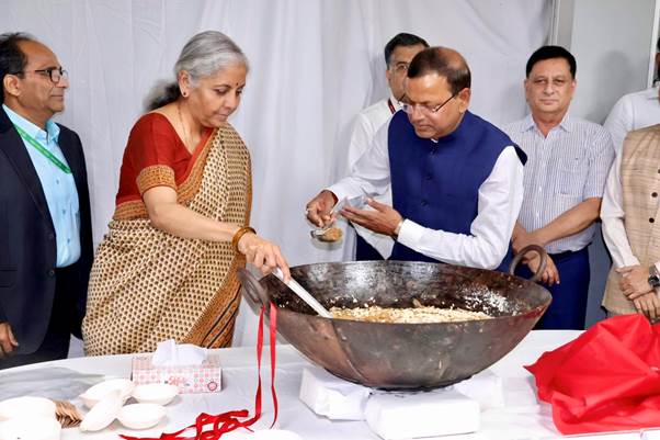 ‘केंद्रीय बजट 2024-25’ की तैयारियों का अंतिम चरण नई दिल्ली में ‘पारंपरिक हलवा समारोह’ के साथ हुआ शुरू