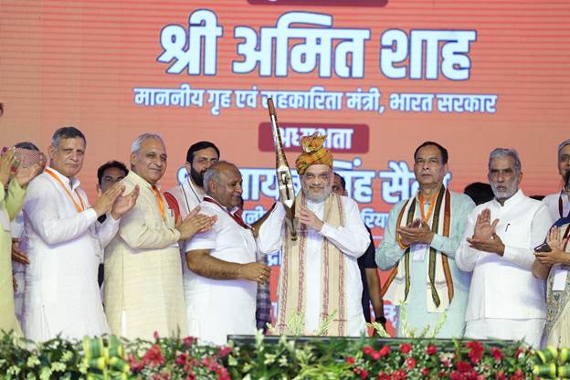 पिछली सरकारों को नौकरियों में भ्रष्टाचार करने, जातिवाद फैलाने, ओबीसी समाज के साथ अन्याय करने और परिवारवाद का हिसाब देना चाहिए: अमित शाह